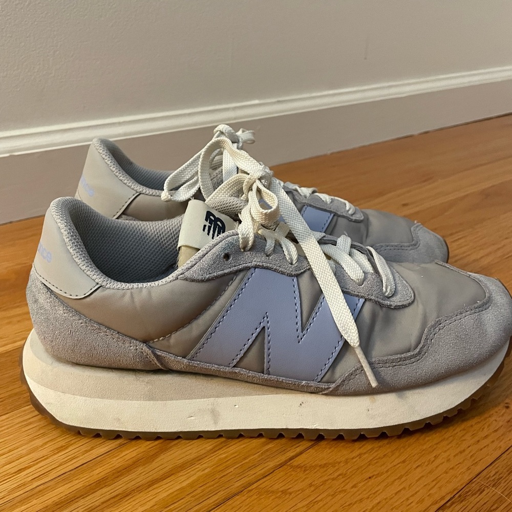 New Balance | Women’s 237 size 8 sneaker